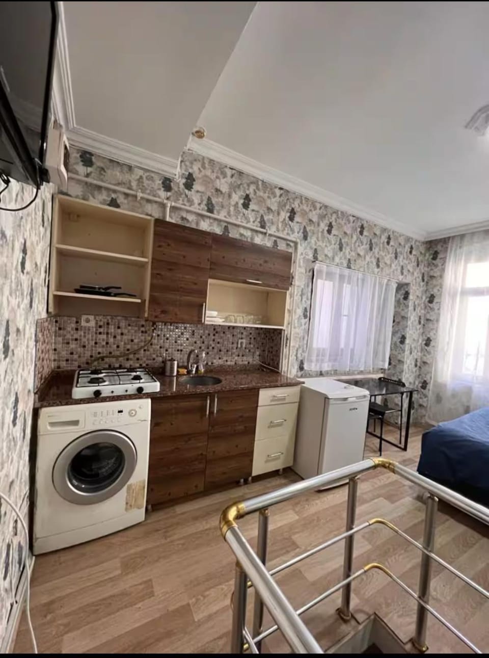 Kitchen or kitchenette, washing machine