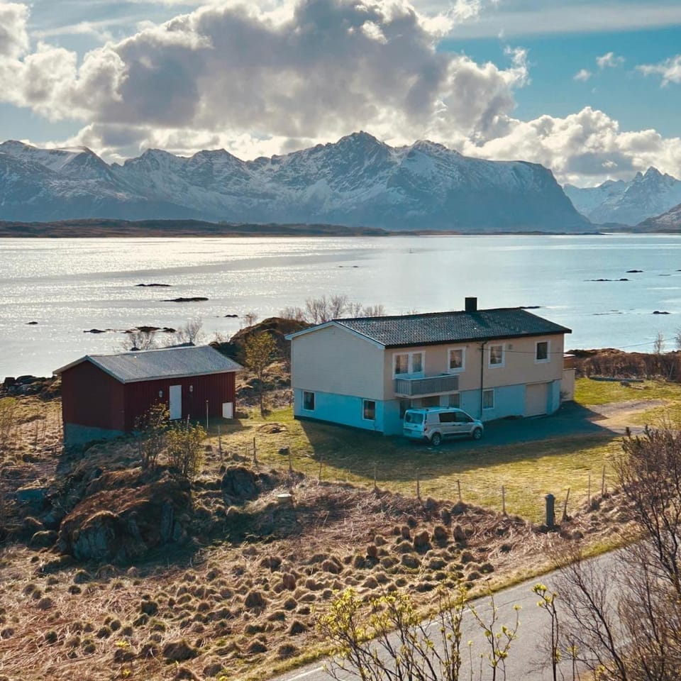 Quiet place with Lofoten's most beautiful view House in Lofoten
