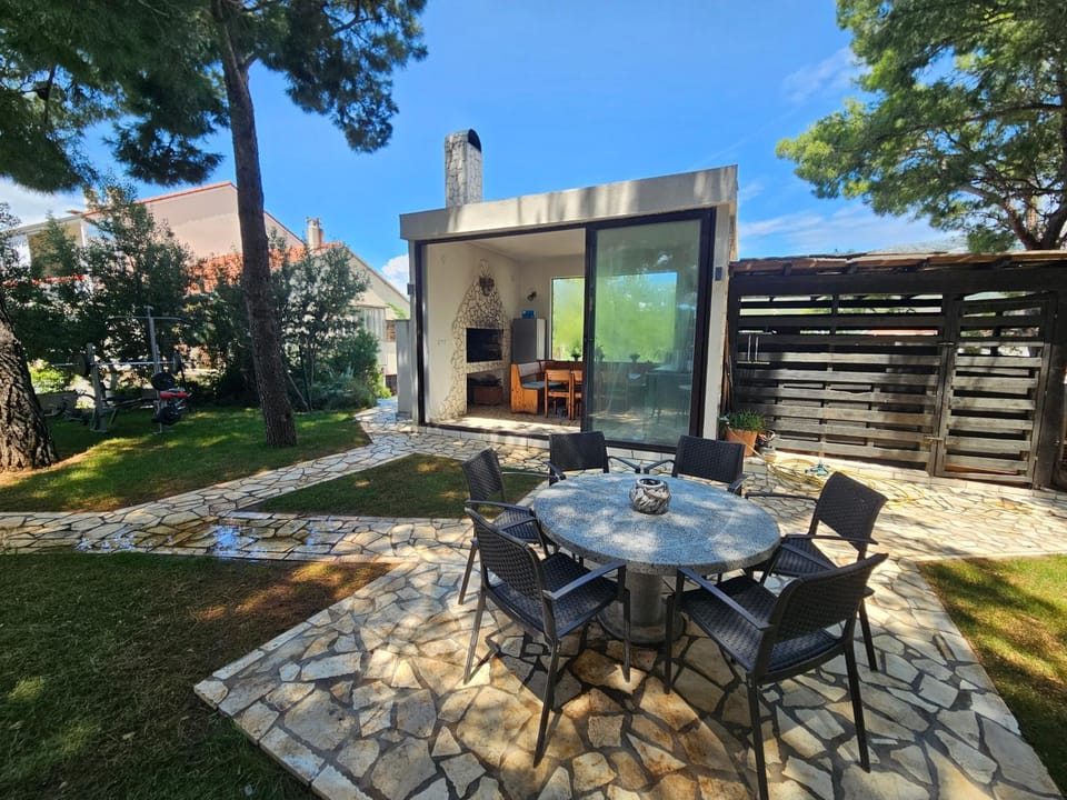 Patio, Day, Garden