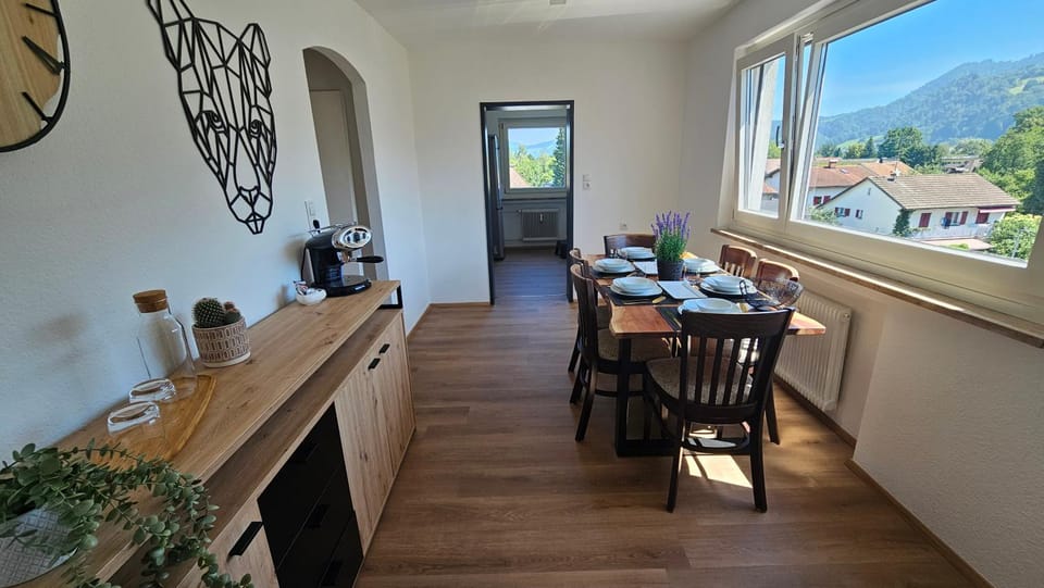 Dining area, Mountain view