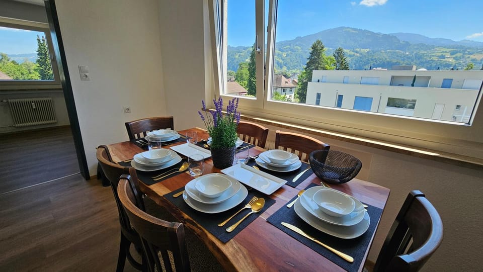 Dining area, Mountain view