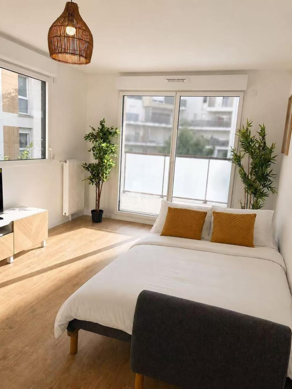 Bed, Living room