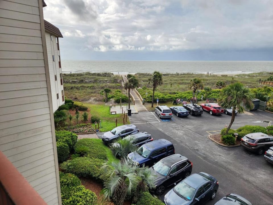 AR-313 A Beach Lovers Paradise! Apartment in Hilton Head Island