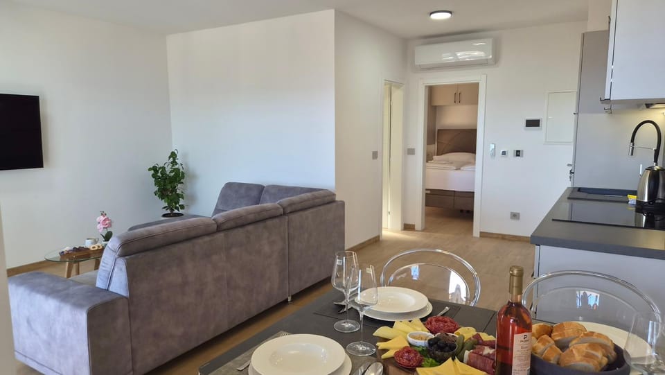 Living room, Dining area, Bedroom, kitchen