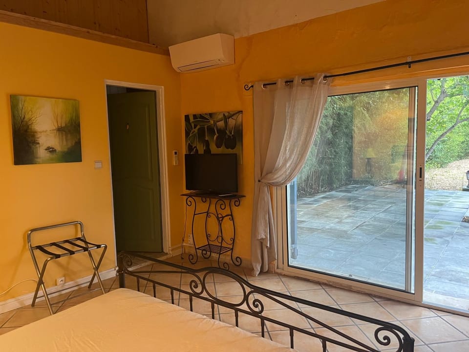 Mas des 4 fontaines Bed and Breakfast in Cavaillon