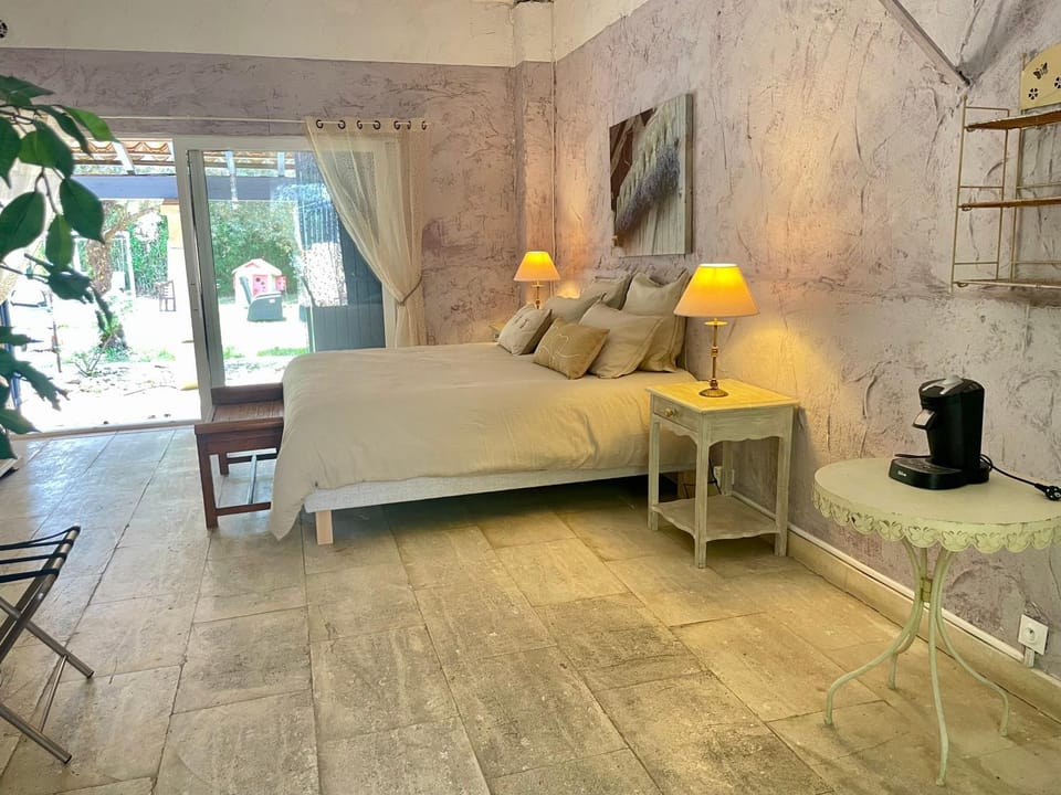 Mas des 4 fontaines Bed and Breakfast in Cavaillon