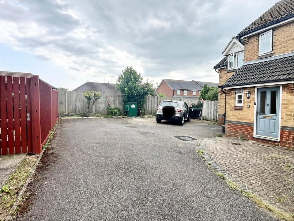 Gordon House Families & Contractors - Parking 3X House in Ashford