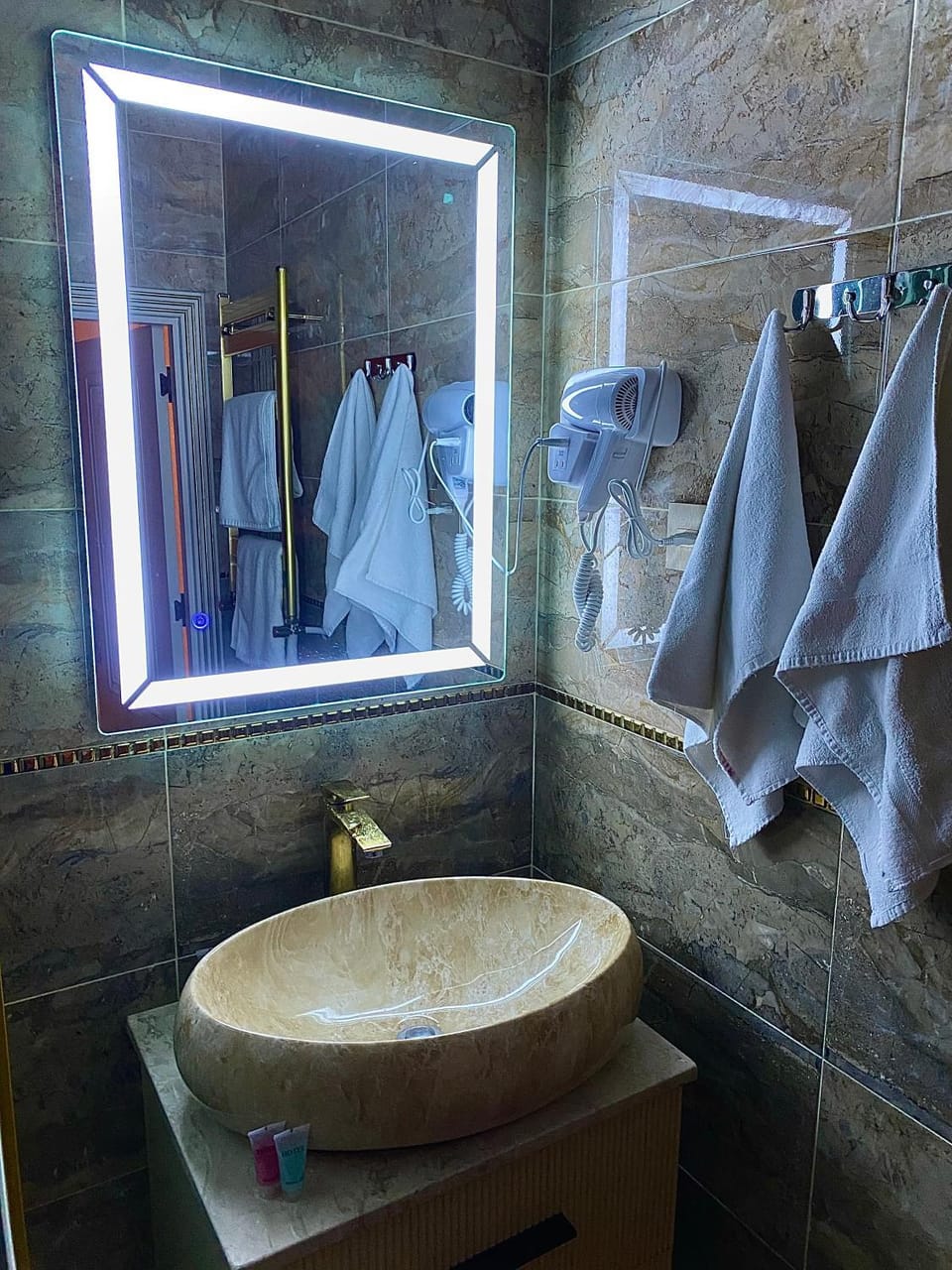 Shower, Bathroom, towels