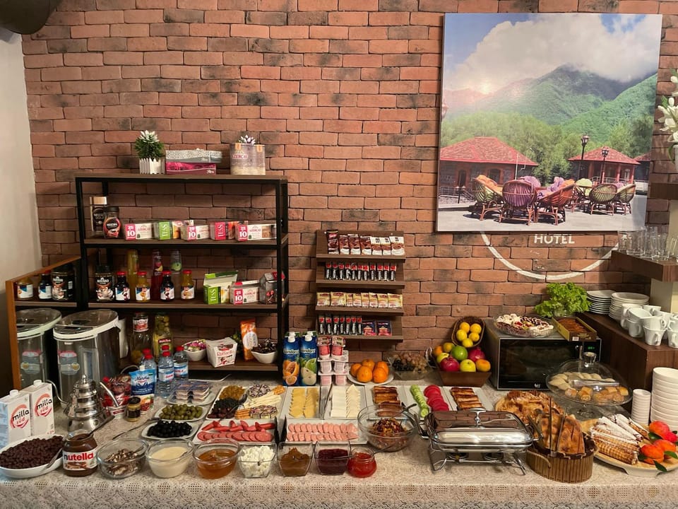 Food and drinks, Food, Breakfast, Continental breakfast, Buffet breakfast