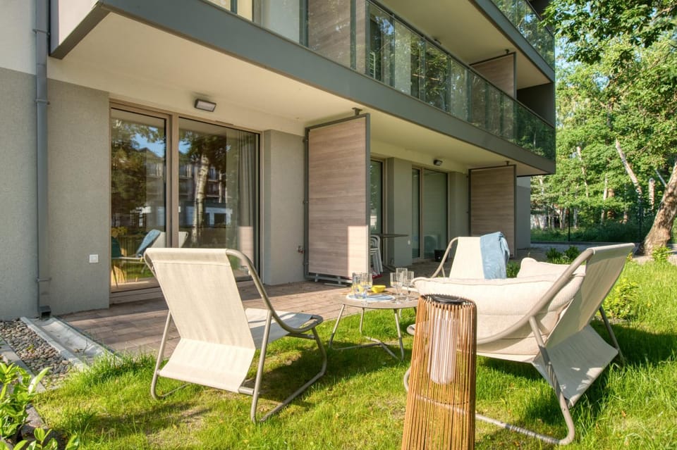 Balcony/Terrace, sunbed