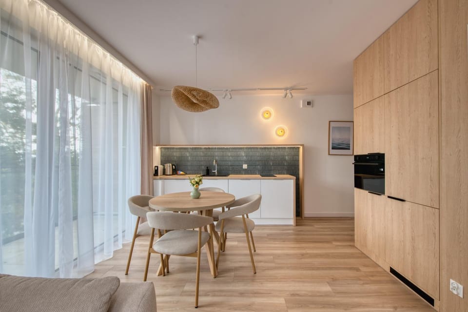 Kitchen or kitchenette, Dining area, stove