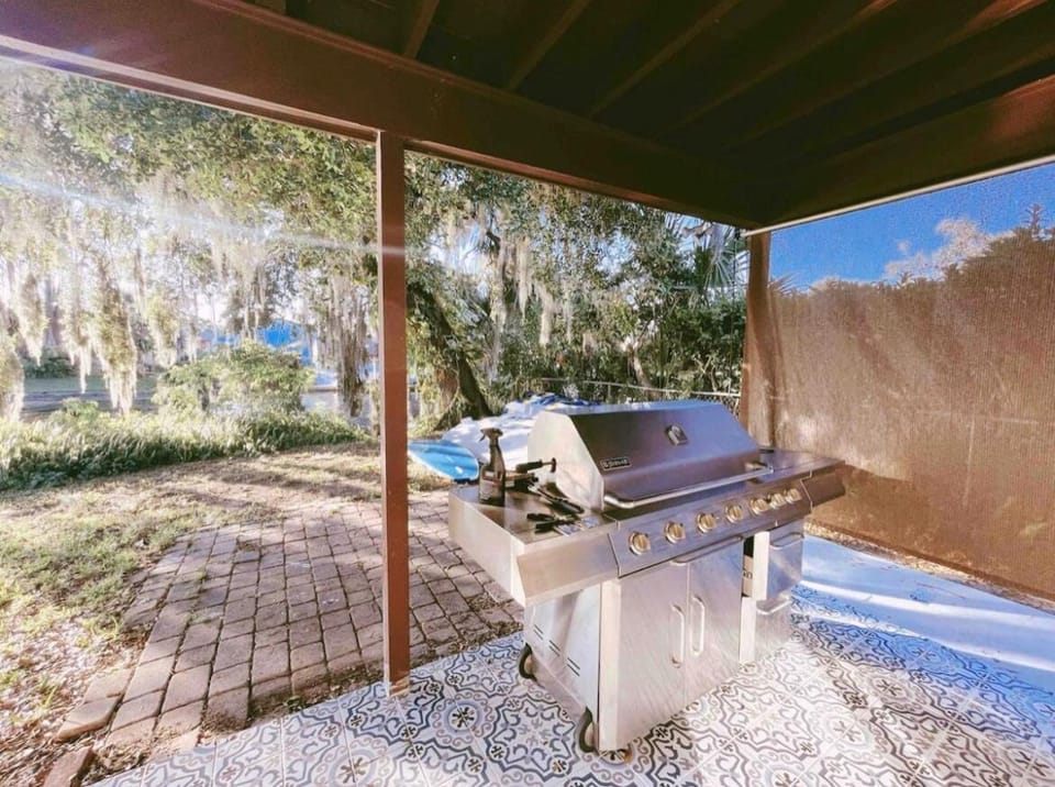 Universal Lakehouse Free Kayaks House in Orlando