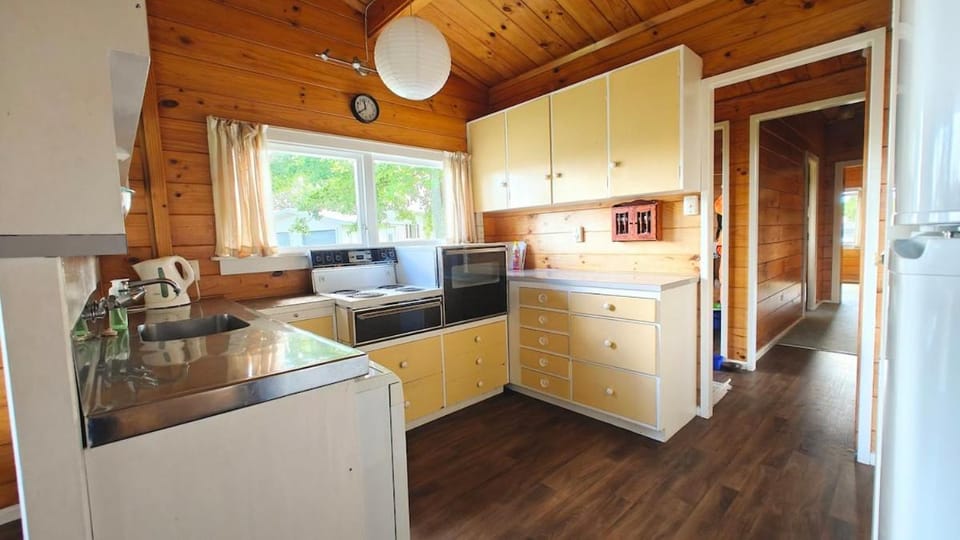 dishwasher, oven, kitchen