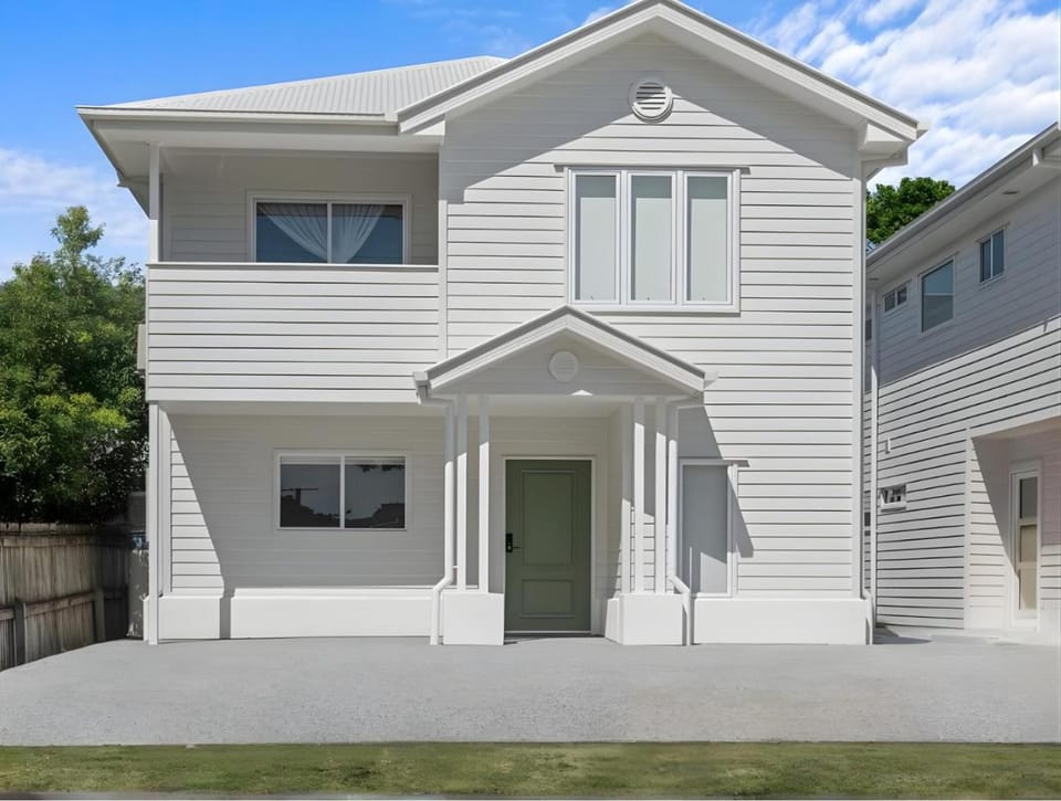 Property building, Day