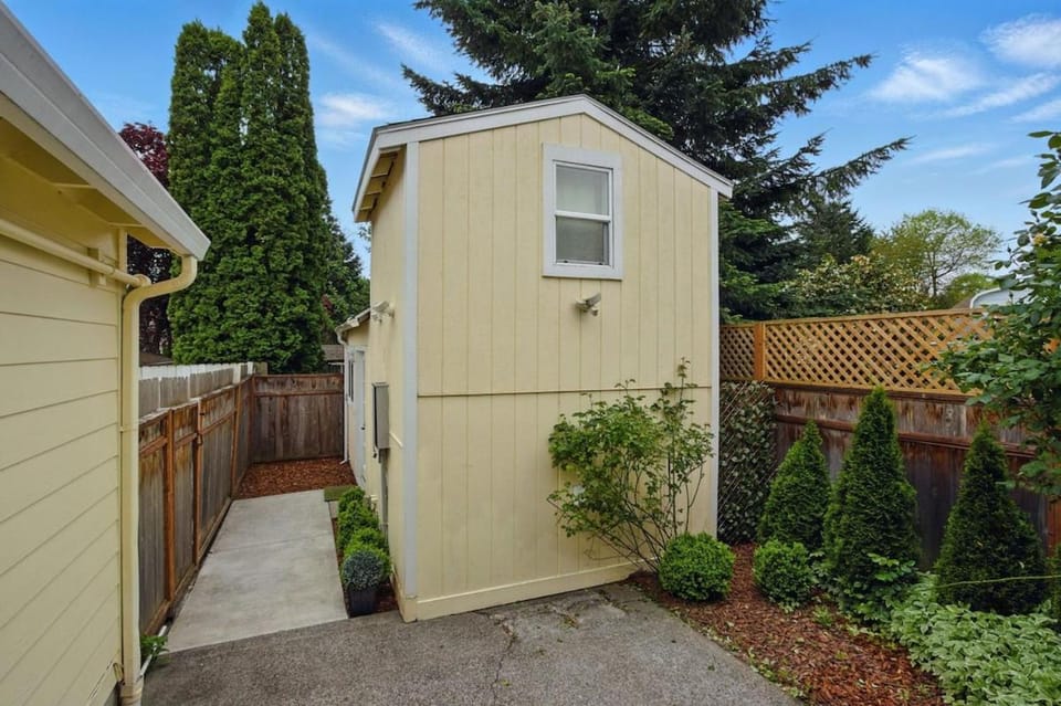 Vancouver Retreat Tiny House 9 Apartment in Vancouver