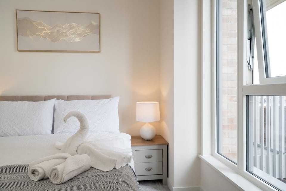 Spacious 2 Bed Apt I 2 Stops to Wembley I Sleeps 8 Apartment in Harrow