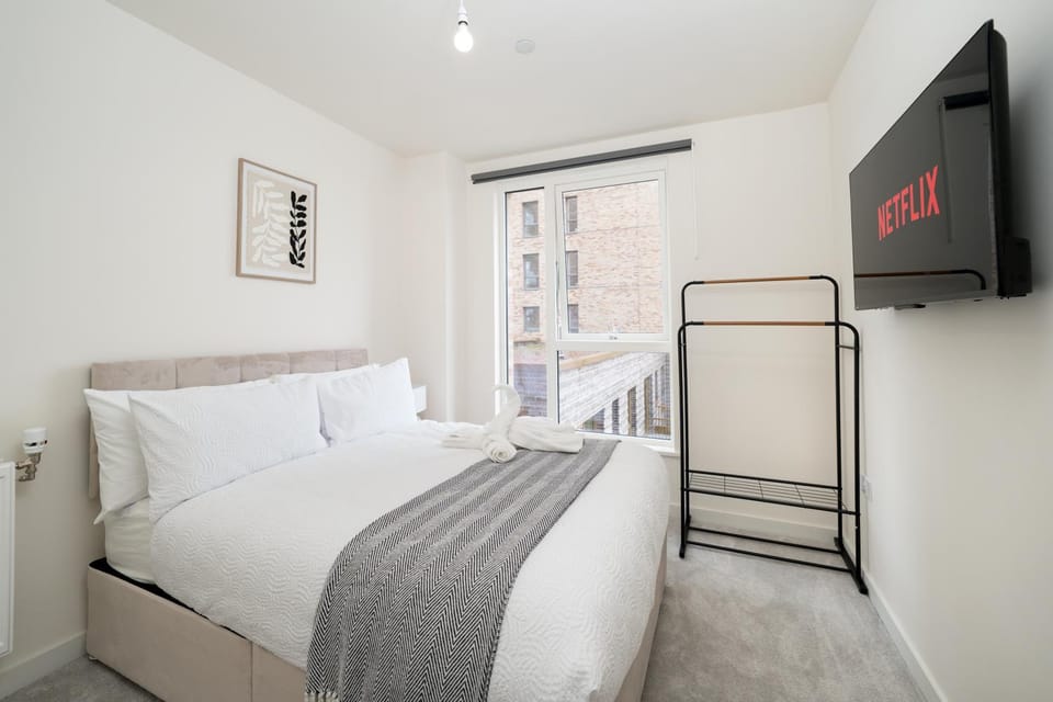 Spacious 2 Bed Apt I 2 Stops to Wembley I Sleeps 8 Apartment in Harrow