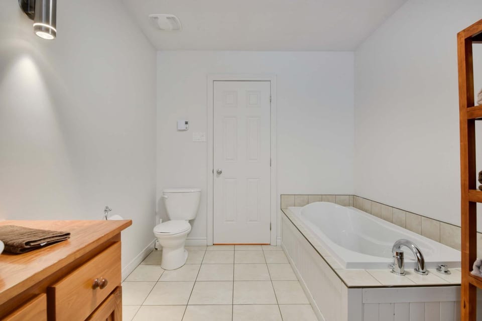 Le Grand Monique Spa Baby-Foot & Massif Chalet in Baie-Saint-Paul