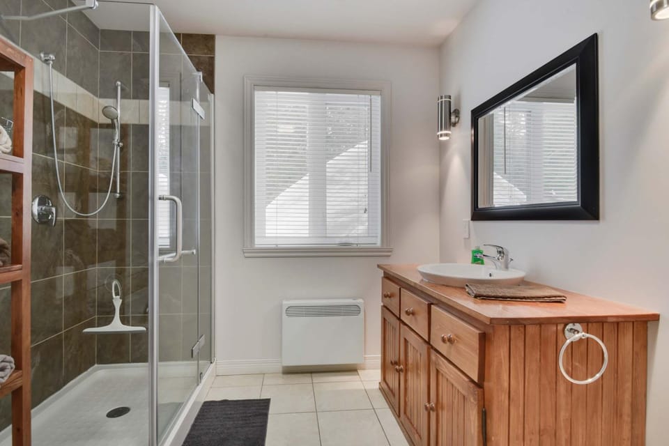 Le Grand Monique Spa Baby-Foot & Massif Chalet in Baie-Saint-Paul