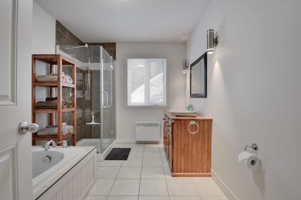 Le Grand Monique Spa Baby-Foot & Massif Chalet in Baie-Saint-Paul