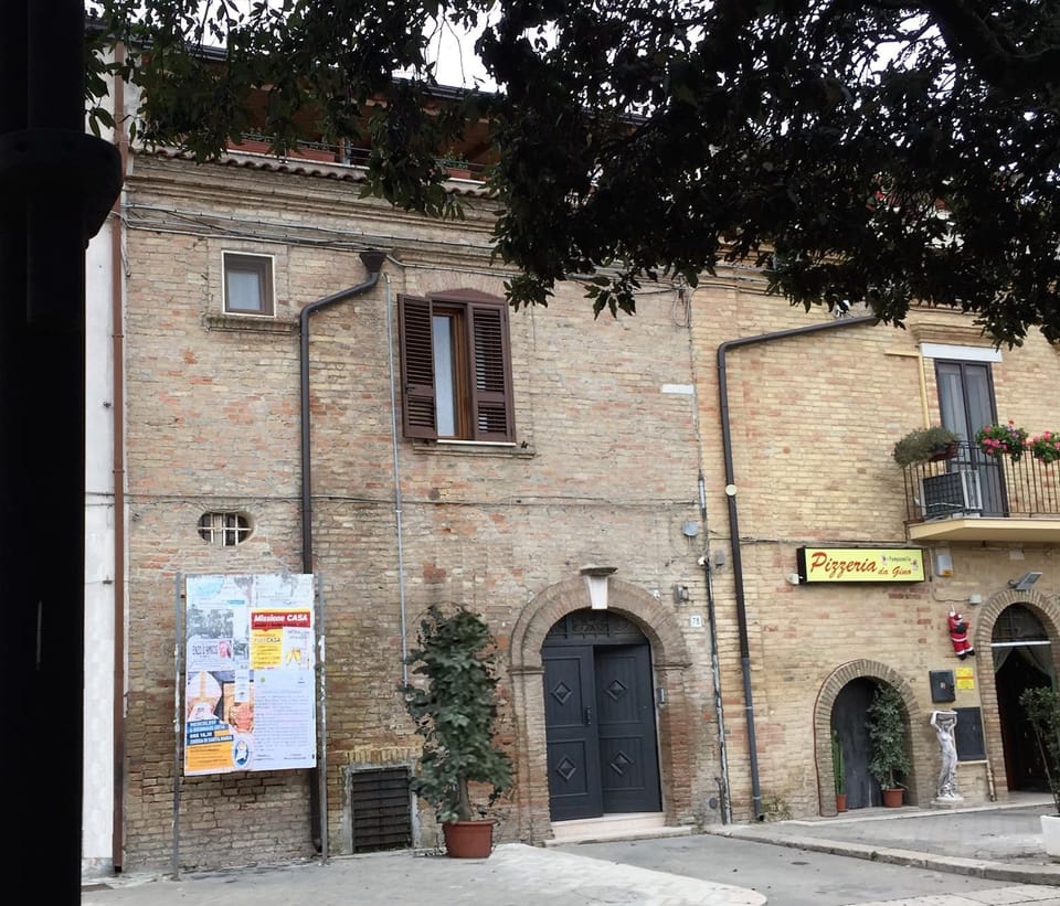 Facade/entrance