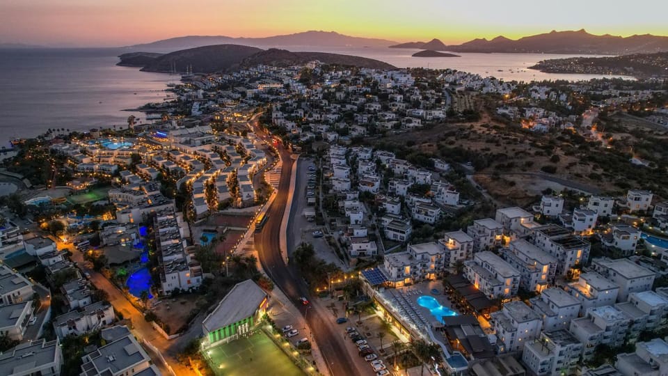 Property building, Off site, Night, Neighbourhood, Natural landscape, Bird's eye view, Mountain view, Sea view