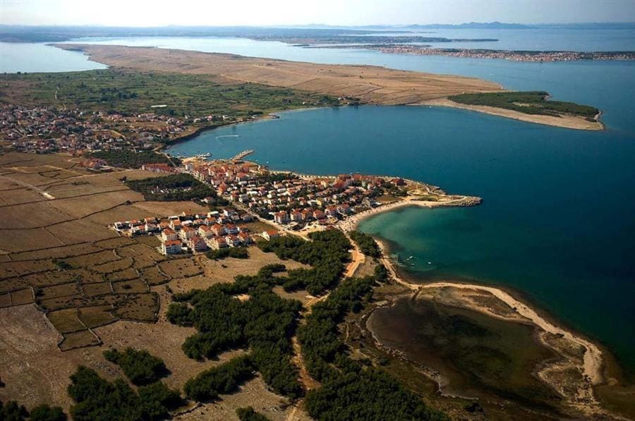 Neighbourhood, Natural landscape, Beach