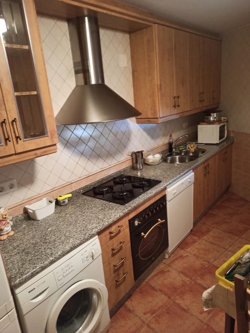 Kitchen or kitchenette, dishwasher, minibar