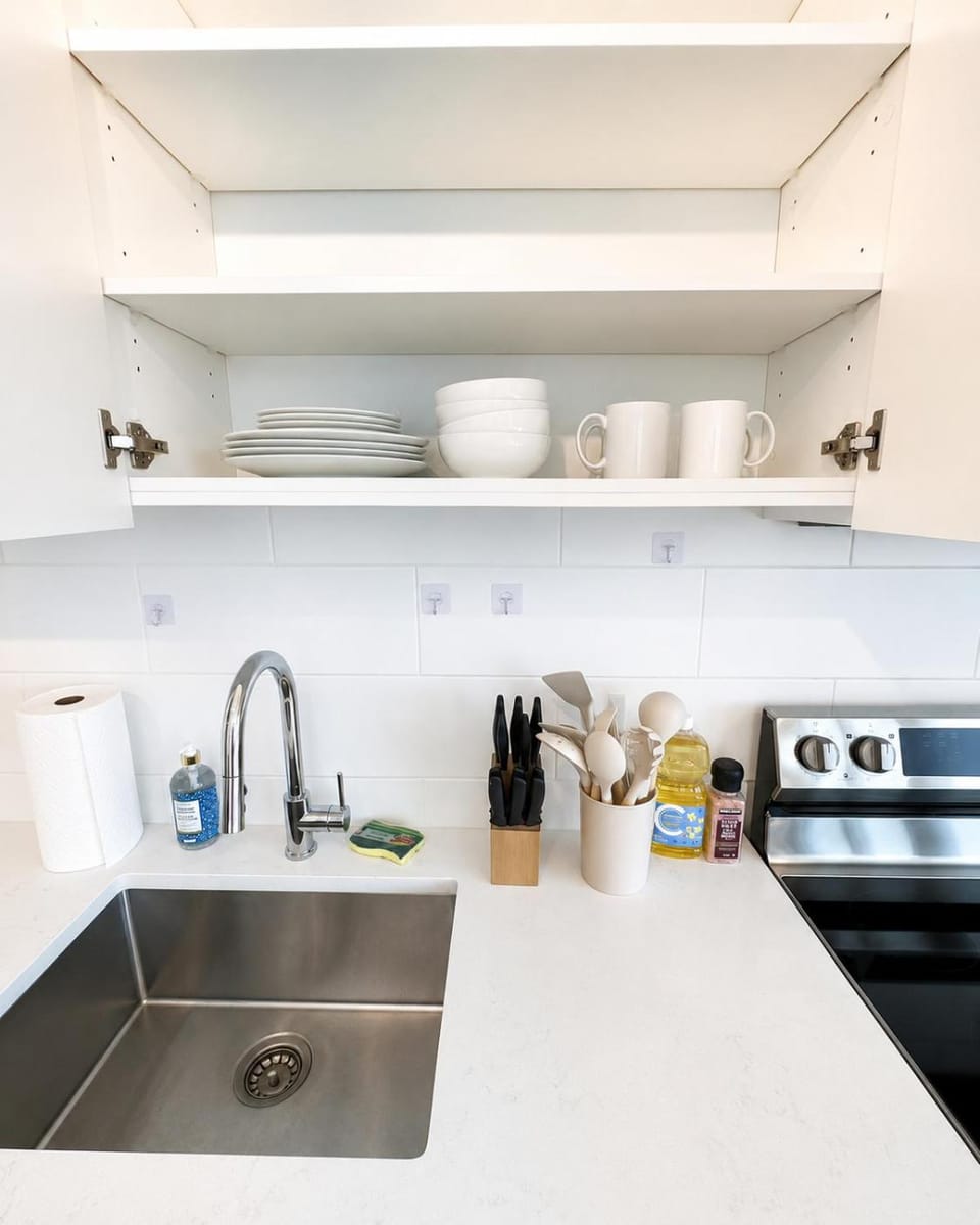 UBC Skyview Retreat Bright 1BR Near Wesbrook Apartment in Richmond