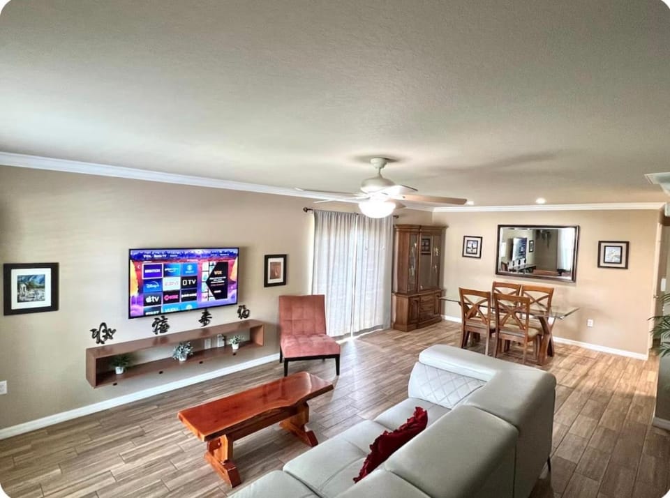 Living room, Dining area