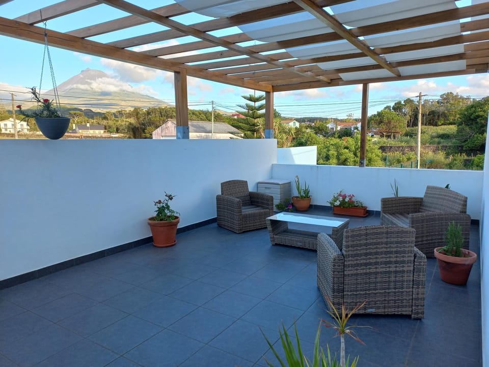 Natural landscape, View (from property/room), Balcony/Terrace, Balcony/Terrace, Living room, Mountain view