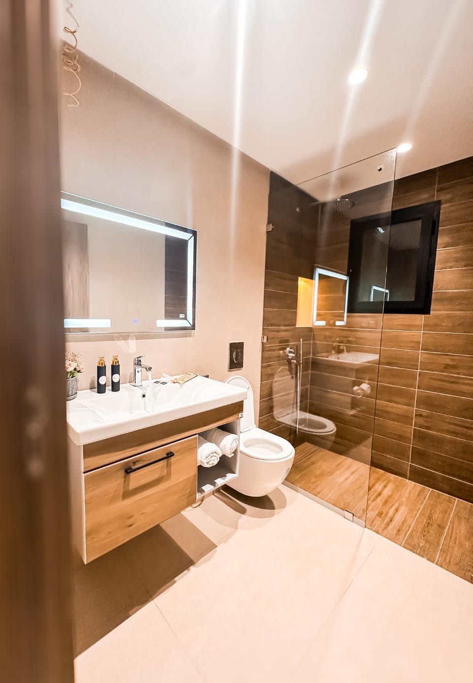 Bed, Bathroom, TV and multimedia, Photo of the whole room, Bedroom, towels