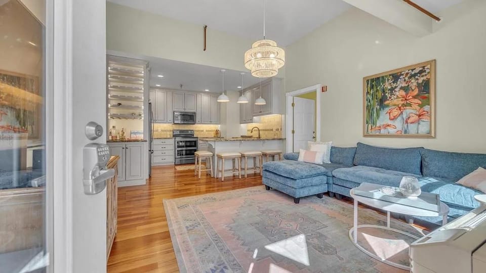 Kitchen or kitchenette, Living room, Seating area, Dining area, dishwasher, oven, pet friendly, stove
