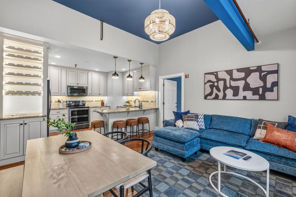 Kitchen or kitchenette, Living room, Seating area, Dining area, pet friendly, stove