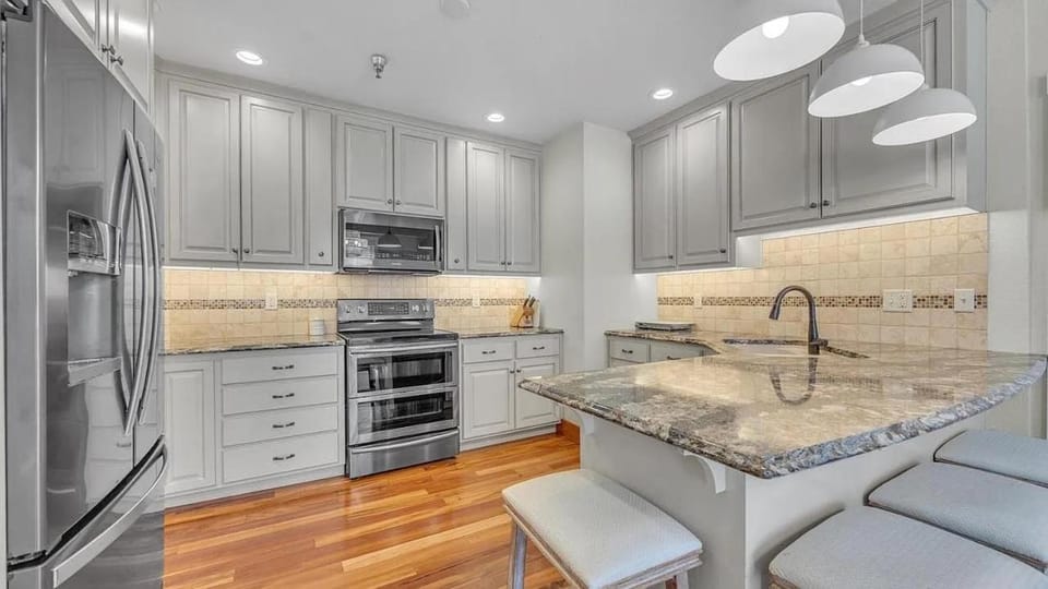 Kitchen or kitchenette, dishwasher, oven, pet friendly, stove