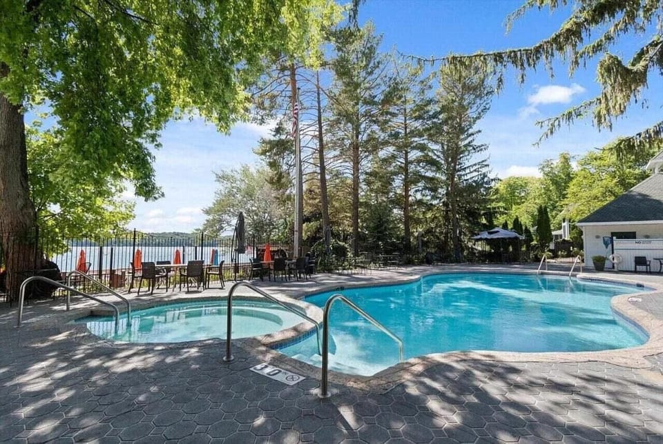 Day, Natural landscape, Lake view, Pool view, Swimming pool, sunbed