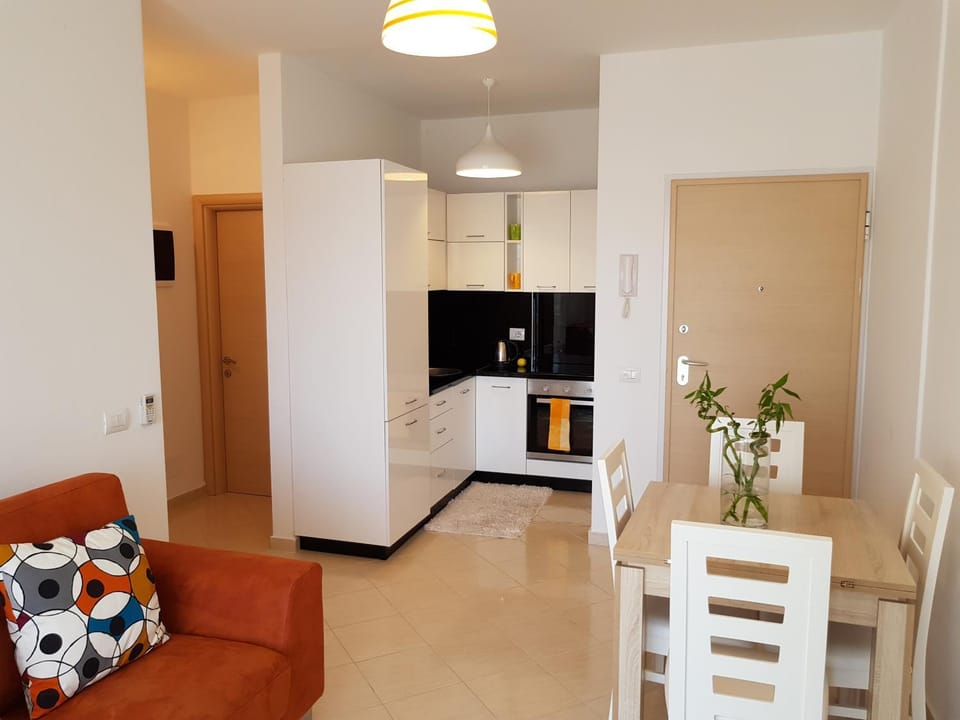 Kitchen or kitchenette, Living room