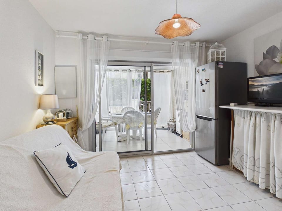 Studio avec piscine, parking - 4 pers. - FR-1-326-881 Apartment in Marseillan