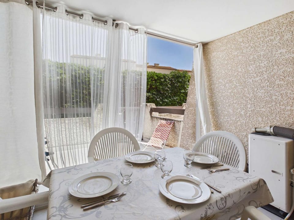 Studio avec piscine, parking - 4 pers. - FR-1-326-881 Apartment in Marseillan