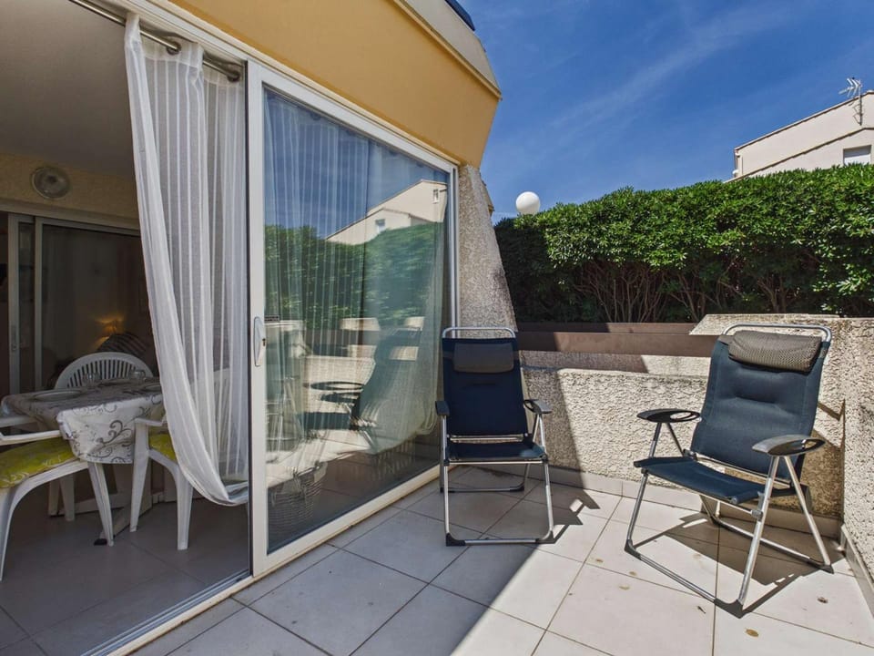 Studio avec piscine, parking - 4 pers. - FR-1-326-881 Apartment in Marseillan