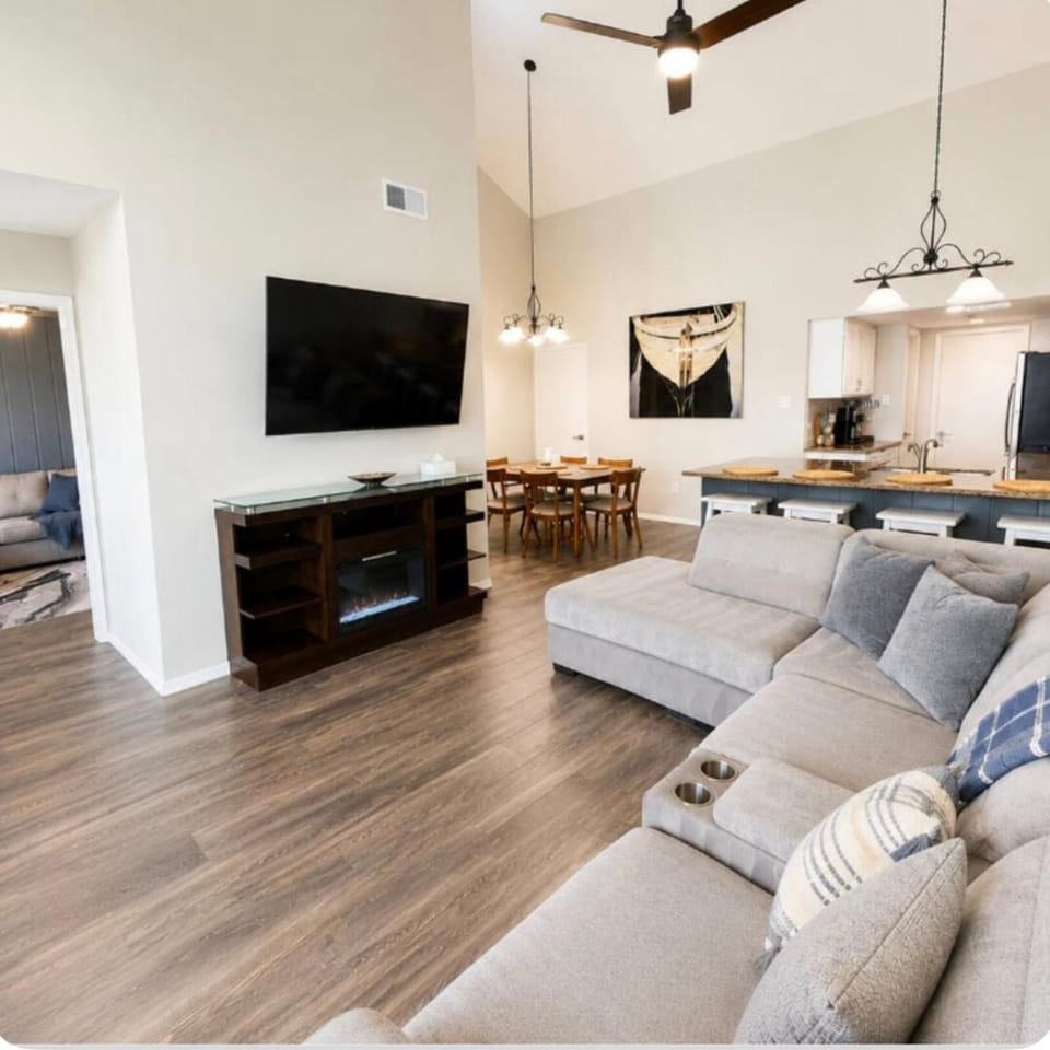 Lake Conroe Private Pool Home in Gated April Sound Community Apartment in Lake Conroe