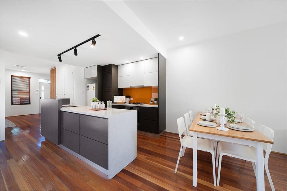Modern Newtown Escape Cafés & Transport House in Sydney