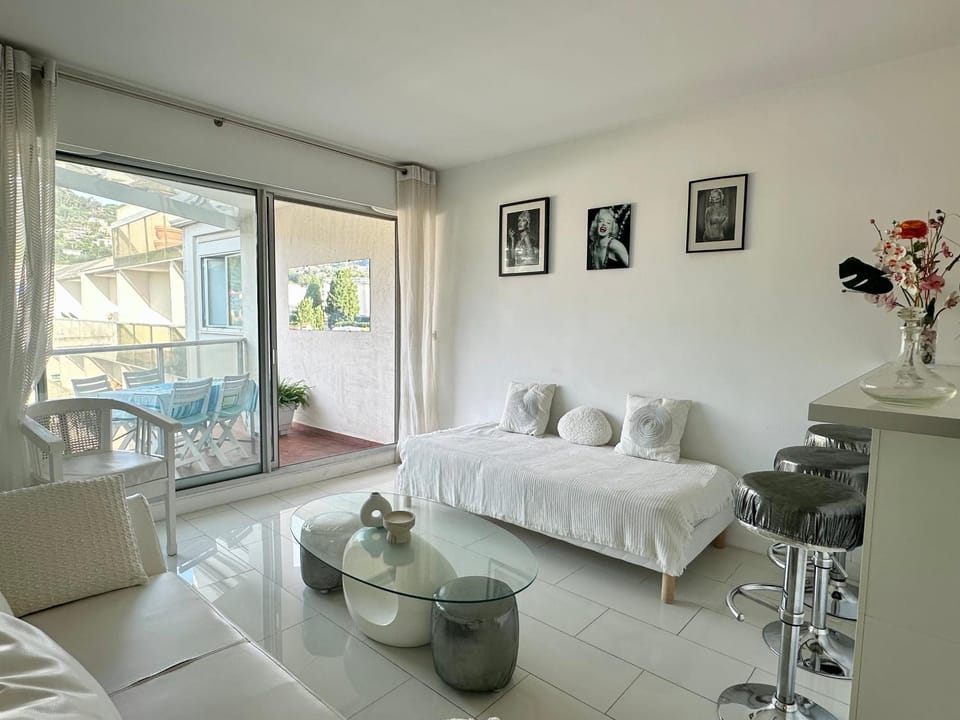 Living room, Bedroom