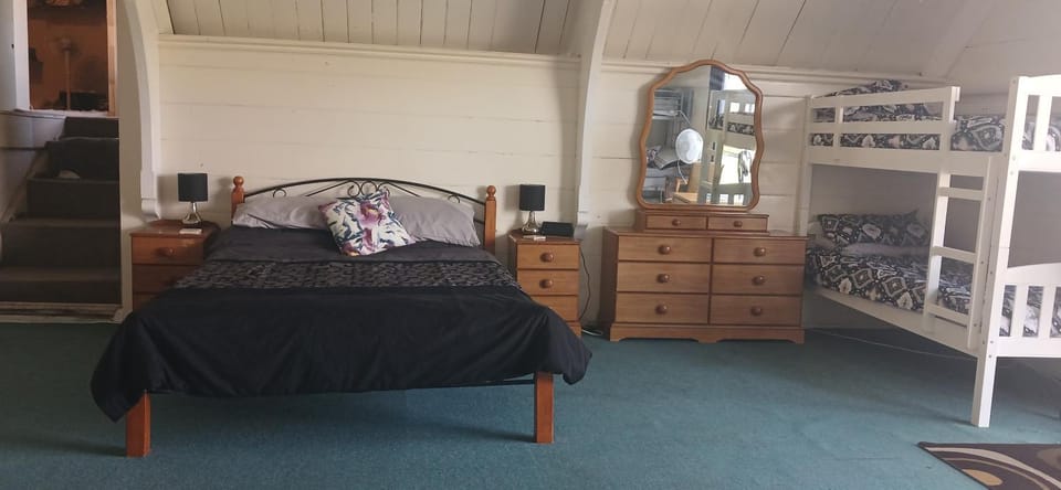 Two large Interconnecting Guest-Wing Apartments at WHARE KURA the 150-yr-old Aratapu School House Apartment in Auckland Region
