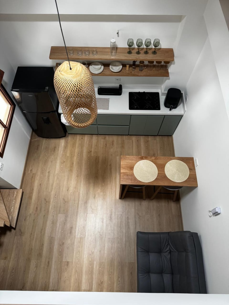 Kitchen or kitchenette, Dining area, minibar, stove