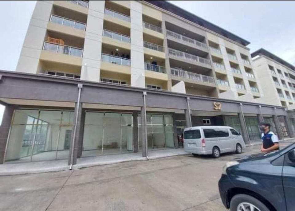 Fresh Condo & Kitchen beside Hilton Clark Dheights Apartment in Angeles