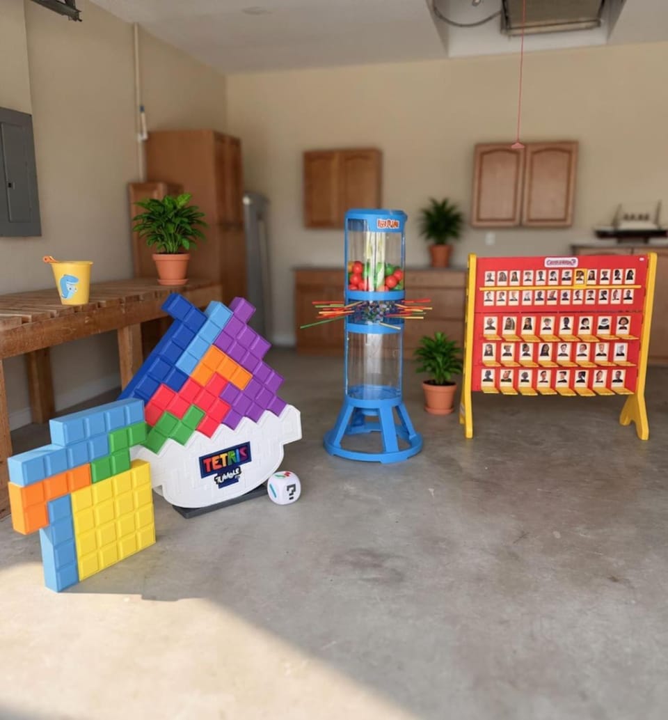 Sunny Paradise Villa with HTD Pool Game Room And Privacy House in Cape Coral