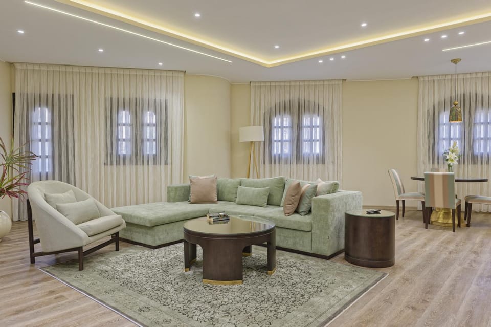 Living room, Seating area