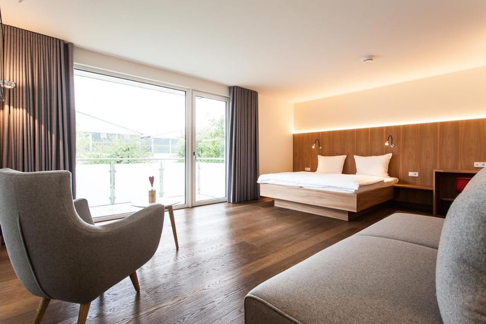 Photo of the whole room, Decorative detail