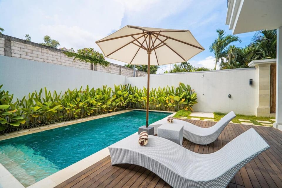 White Light 3BR Pool Villa With Rooftop By Bali Bliss Properties House in North Kuta